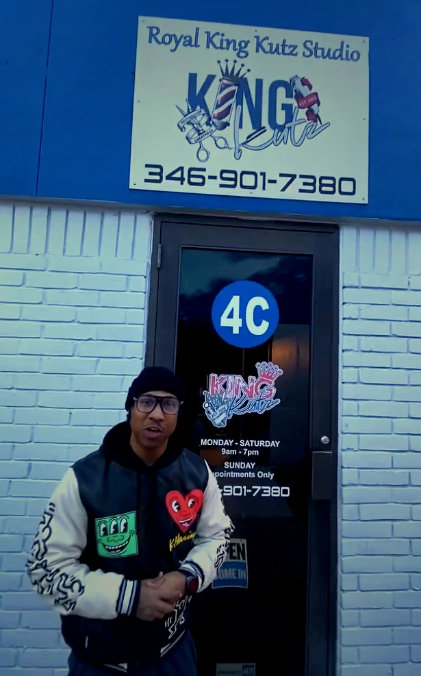 Royal King Kutz Studio Entrance